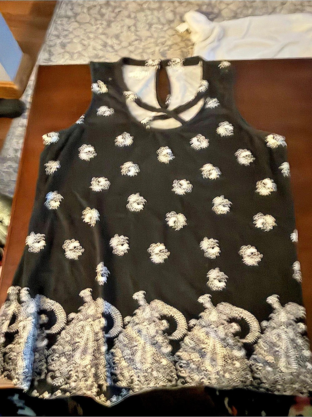 Floral Border Print Tank Top Size XL Like New
